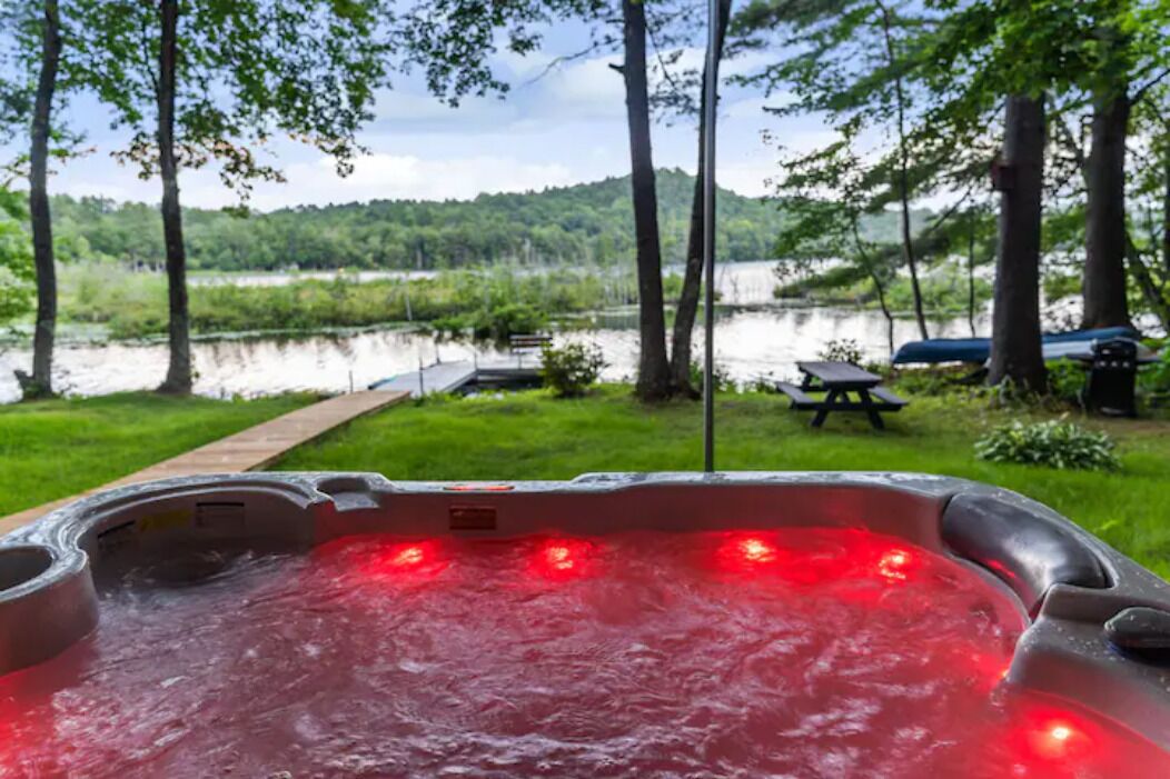 Waterfront Chalet North Pond - Privacy _ MODERN - DOCK and kayaks