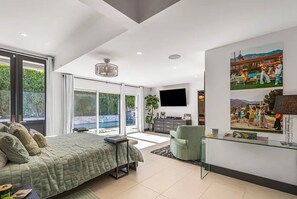 3 bedrooms, iron/ironing board, WiFi, bed sheets - You Deserve a 28 Day or Longer Stay This  BEAUTIFUL 3 Bedroom Luxury Home Awaits (Palm Desert)