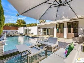 Outdoor pool, a heated pool - You Deserve a 28 Day or Longer Stay This  BEAUTIFUL 3 Bedroom Luxury Home Awaits (Palm Desert)
