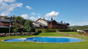 A large, two-story stone building with a swimming pool in front. - Infinity mountain view (Angoustrine-Villeneuve-des-Escaldes)