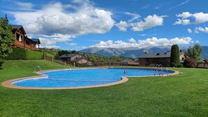 Outdoor pool - Infinity mountain view (Angoustrine-Villeneuve-des-Escaldes)