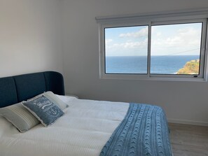 2 bedrooms, travel cot, free WiFi, bed sheets - Casa do Porto, relax with this stunning sea view (Porto Formoso)
