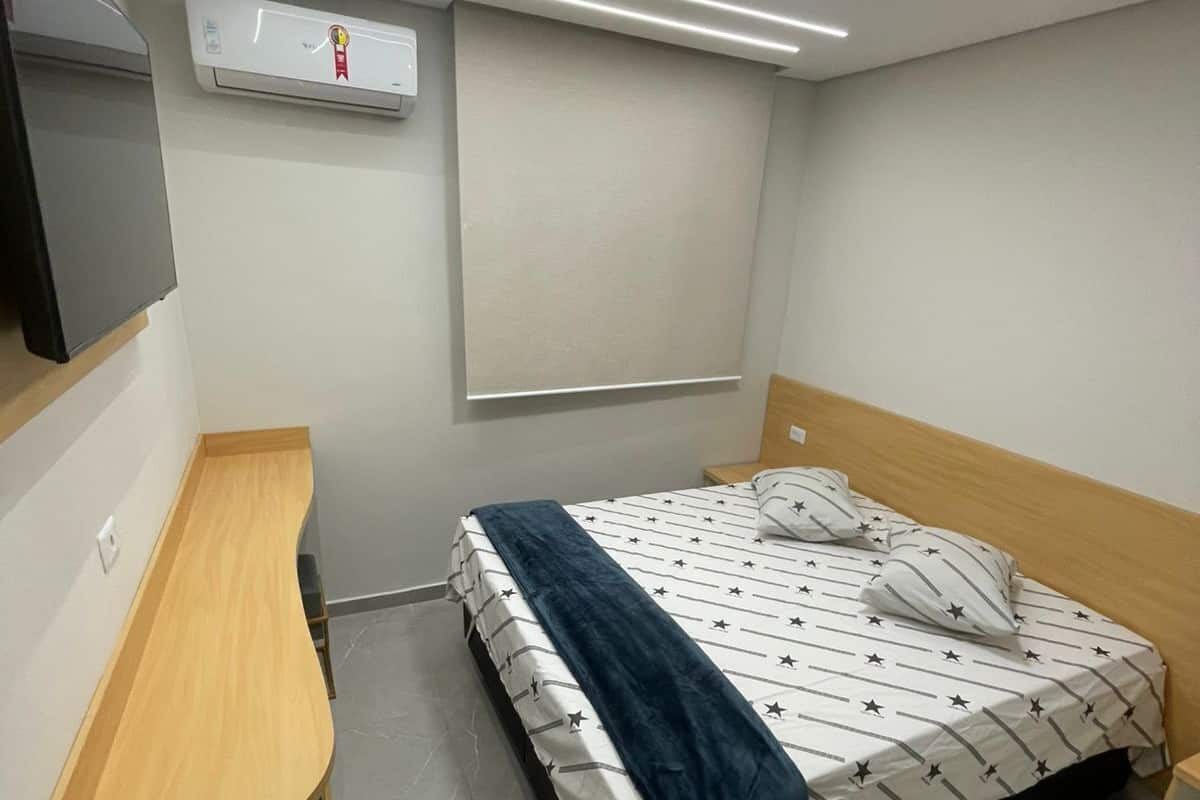 高級雙人房 | 書桌、免費無線上網、床單
