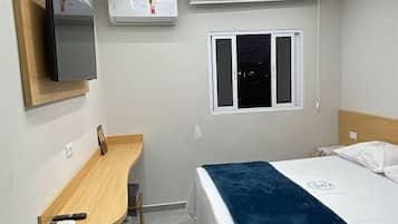 Quarto casal superior | Escrivaninha, Wi-Fi de cortesia, roupa de cama