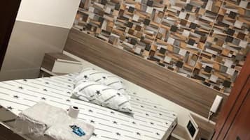 Comfort kamer | Een bureau, gratis wifi, beddengoed