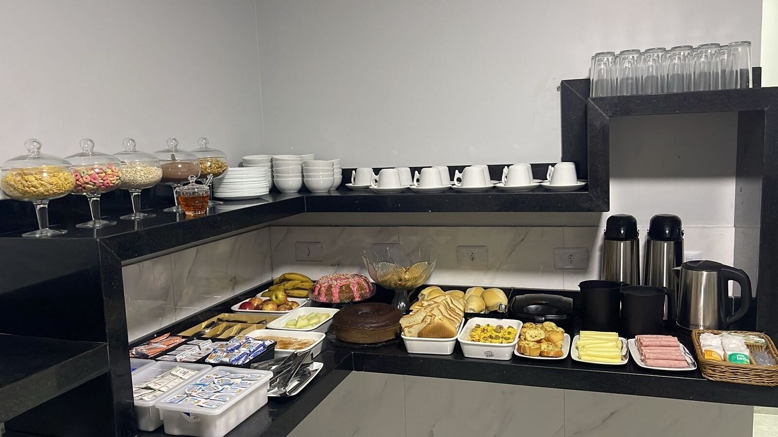 包含每日自助早餐