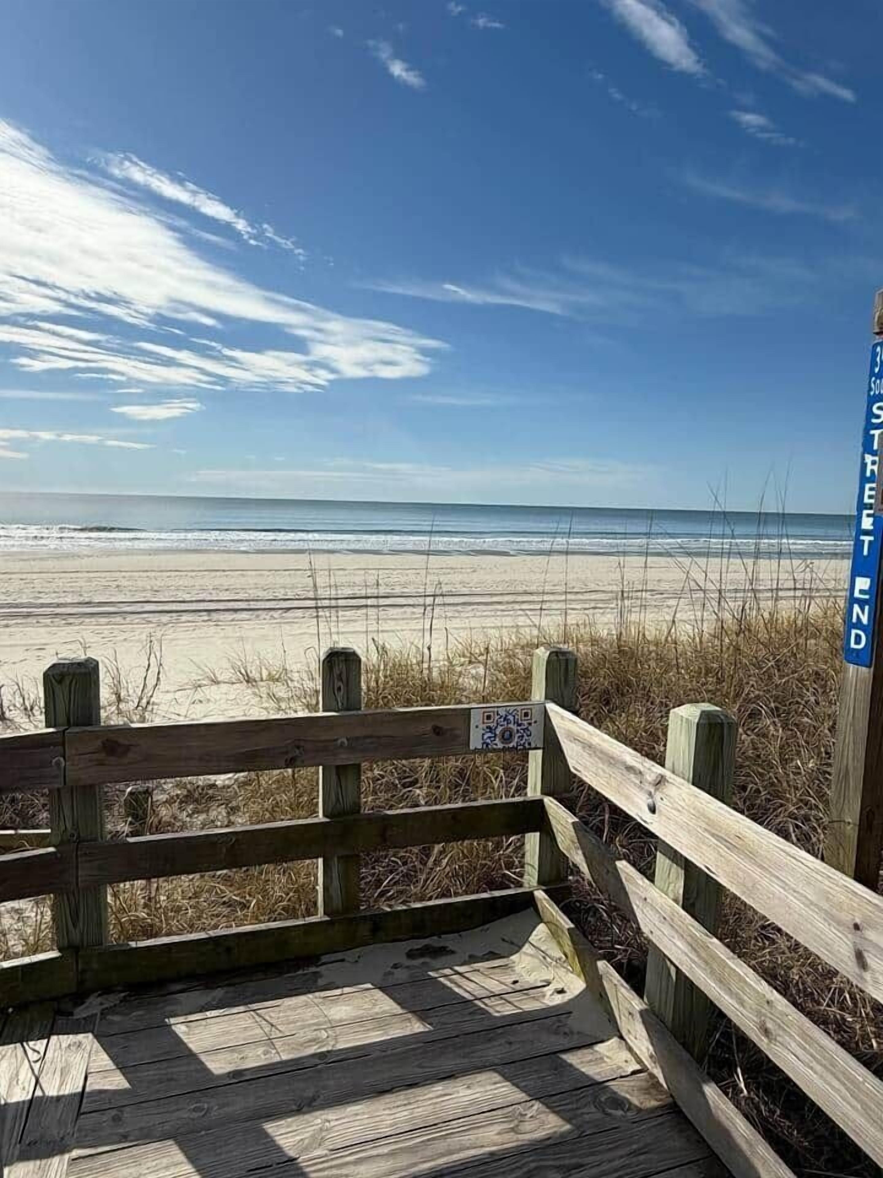 Beach nearby, sun loungers, beach towels