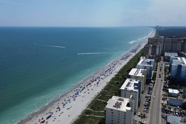 Beach nearby, sun loungers, beach towels