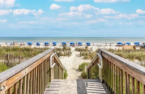 Oceanview condo. Garden City/Murrells Inlet. Fully updated. Easy Beach Access!