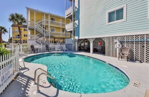 Outdoor pool - Oceanview condo. Garden City/Murrells Inlet. Fully updated. Easy Beach Access! (Murrells Inlet)
