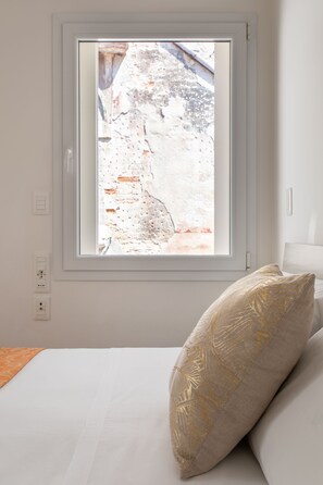 2 slaapkamers, een strijkplank/strijkijzer, reisbedje, gratis wifi