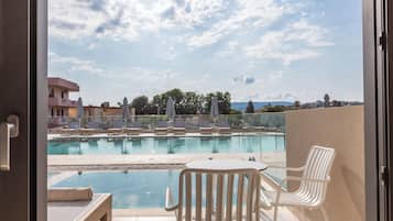 Superior Room with Private Pool | 1 bedroom, desk, free WiFi, bed sheets
