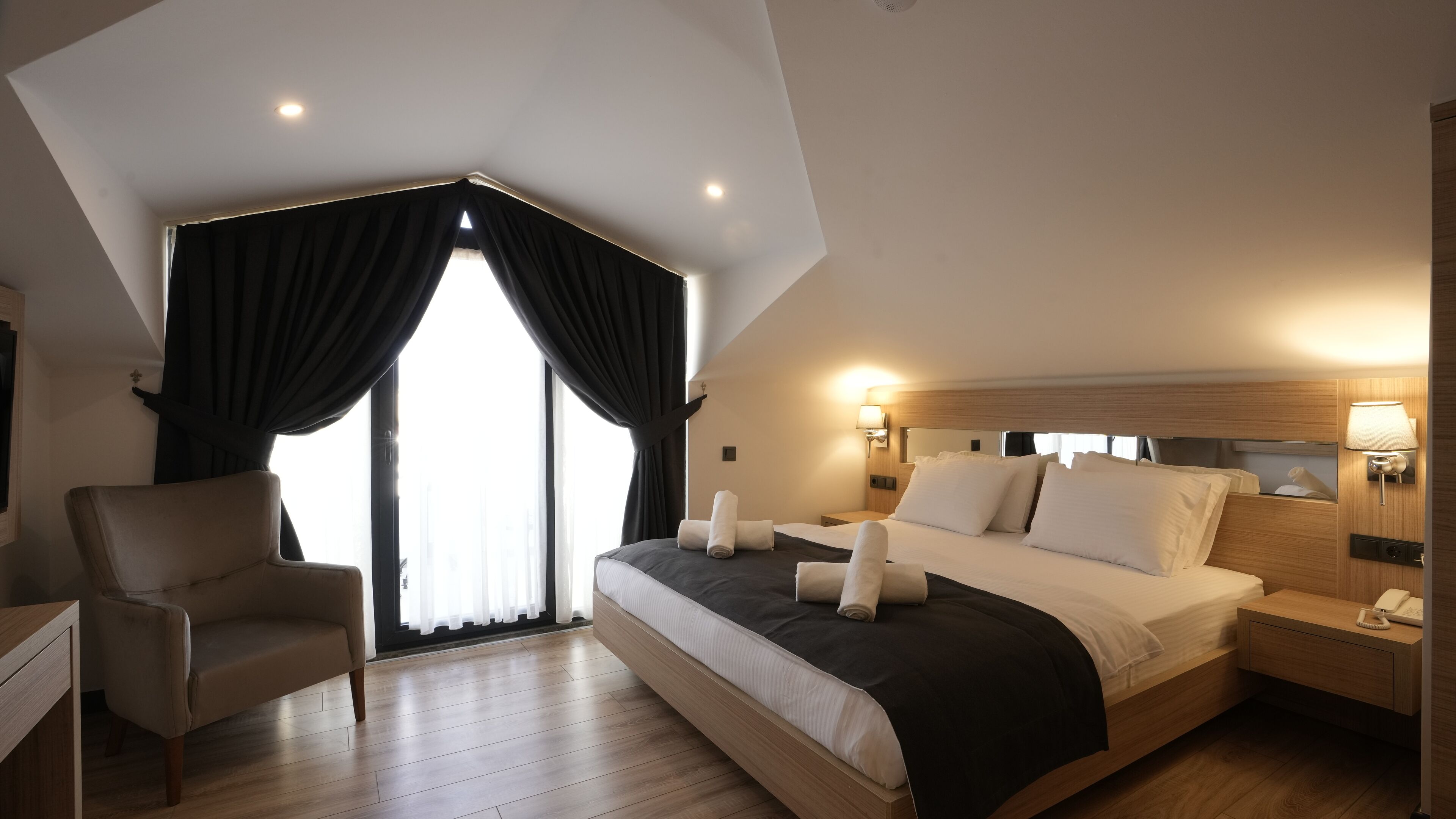 Standard Loft | In-room safe, laptop workspace, free WiFi, bed sheets