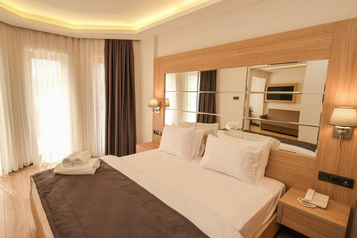 In-room safe, laptop workspace, WiFi (free), bed sheets