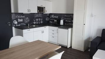 Fridge, microwave, stovetop, dishwasher