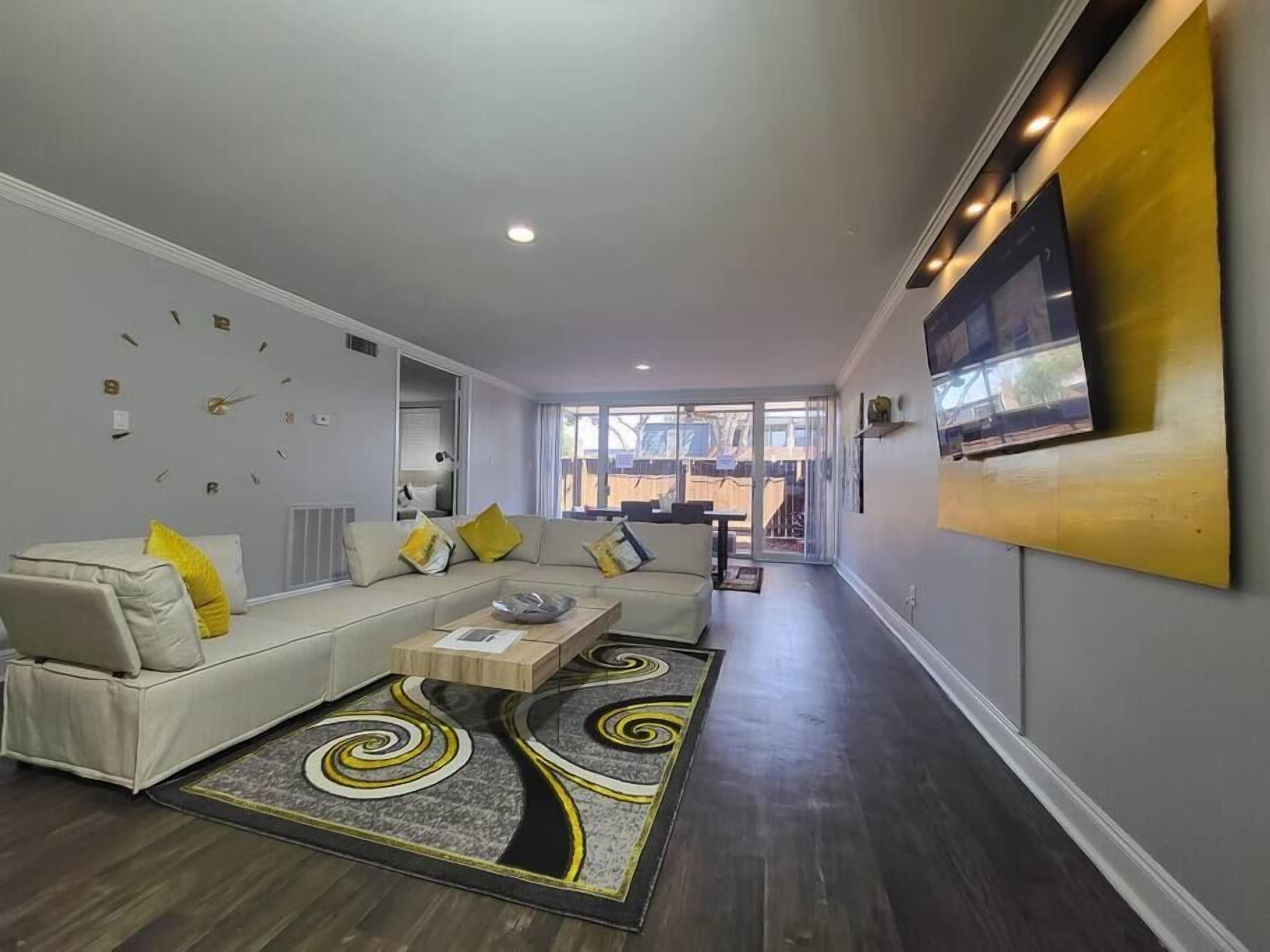 Marvelous Galleria Hideaway + Patio (HPLE)