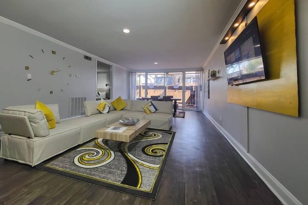 Marvelous Galleria Hideaway + Patio (HPLE)