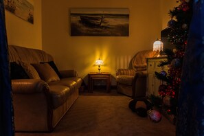 Smart TV - Pet Friendly Hot Tub Luxury Cottage near Withernsea and Patrington (Welwick)