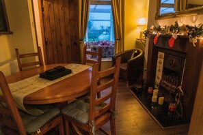 Dining - Pet Friendly Hot Tub Luxury Cottage near Withernsea and Patrington (Welwick)