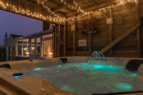 Pet Friendly Hot Tub Luxury Cottage near Withernsea and Patrington