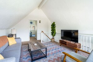 TV, fireplace, offices