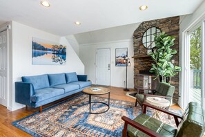 TV, fireplace, offices