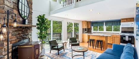 Fernseher, Kamin, Arbeitsbereiche