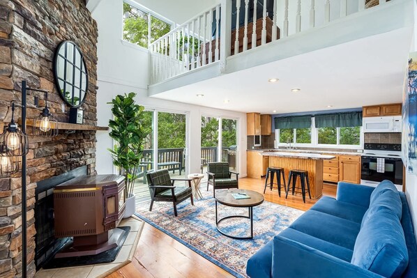 TV, fireplace, offices