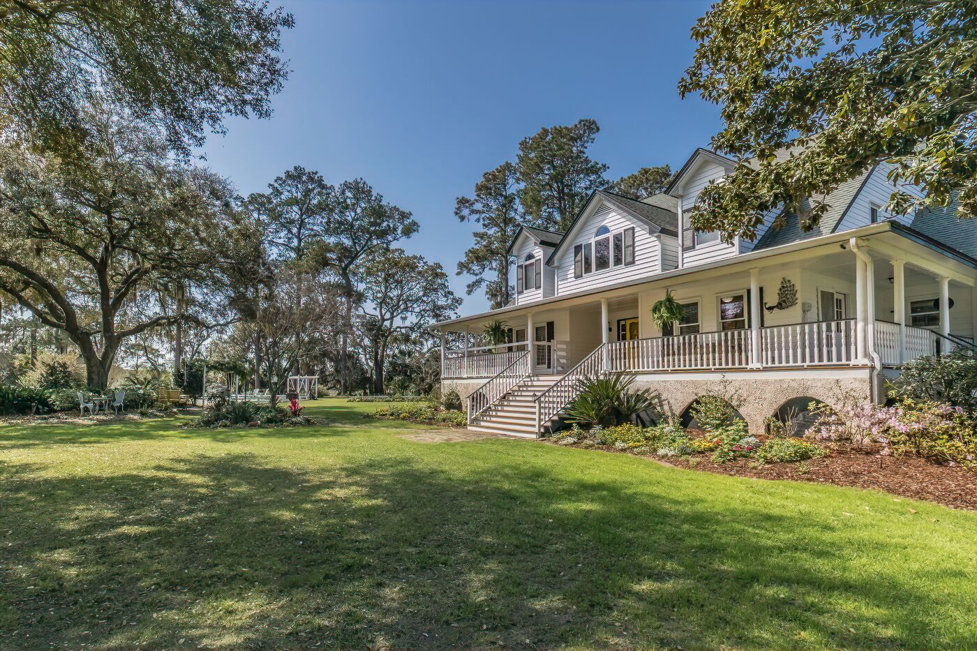 Private Retreat on Deep Water overlooking Jenkins Creek