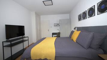 1 bedroom, desk, iron/ironing board, WiFi