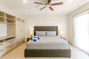 2 Schlafzimmer, laptopgeeigneter Arbeitsplatz, Bügeleisen/Bügelbrett