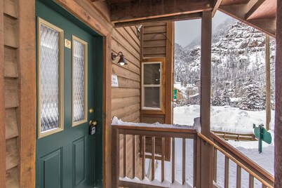 Welcoming Mountain Condo | Steps Away from Main Street | Balcony