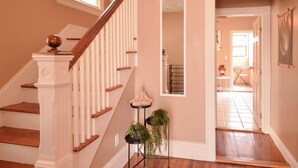Basic House | Living area - Full House 148 Ohio Ave (Providence)