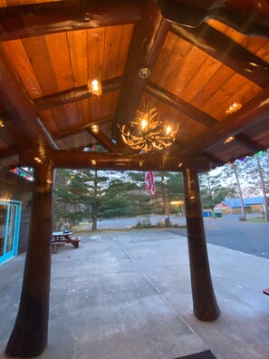 Property grounds - Northwoods Rustic Lodge steps away from Round Lake in Richardson Bay & Pontoon (Hayward)