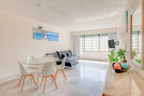 Condo luxo, 1 quarto, para não fumantes, cozinha | Sala de jantar
