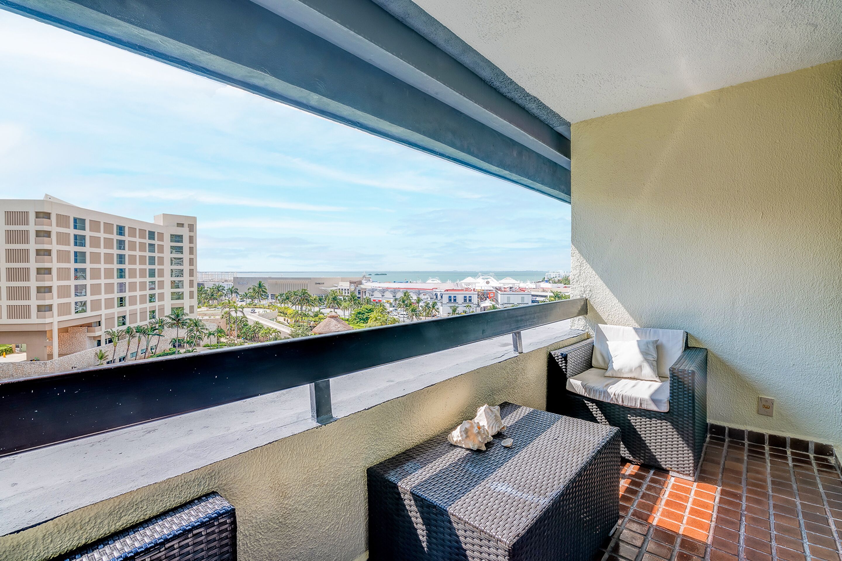Deluxe Condo, 1 Bedroom, Non Smoking, Kitchen | Terrace/patio