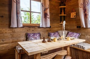 Basic-hytte - terrasse | Opholdsområde | Fladskærms-tv