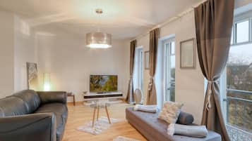 Comfort-Studio, Balkon, Gartenblick | Wohnbereich | Flachbildfernseher