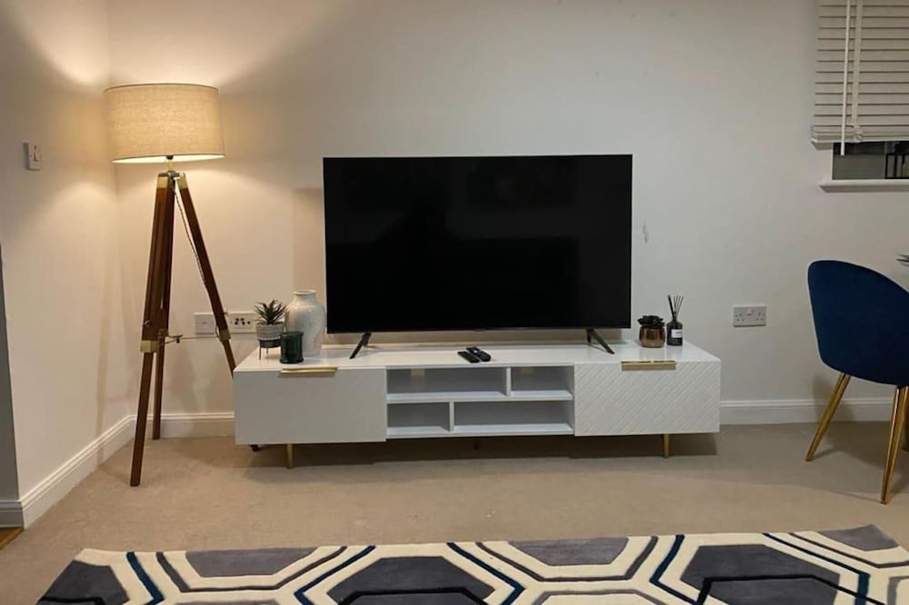 Stunning Modern Apartment in Rochester, England