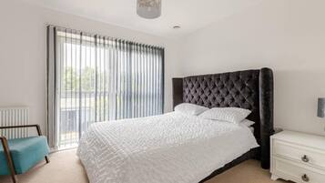 Apartment | 2 bedrooms, iron/ironing board, free WiFi, bed sheets