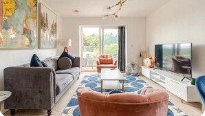 Living area - Stunning Modern Apartment in Rochester, England (Rochester)