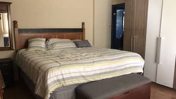 1 habitación, tabla de planchar con plancha, wifi y ropa de cama