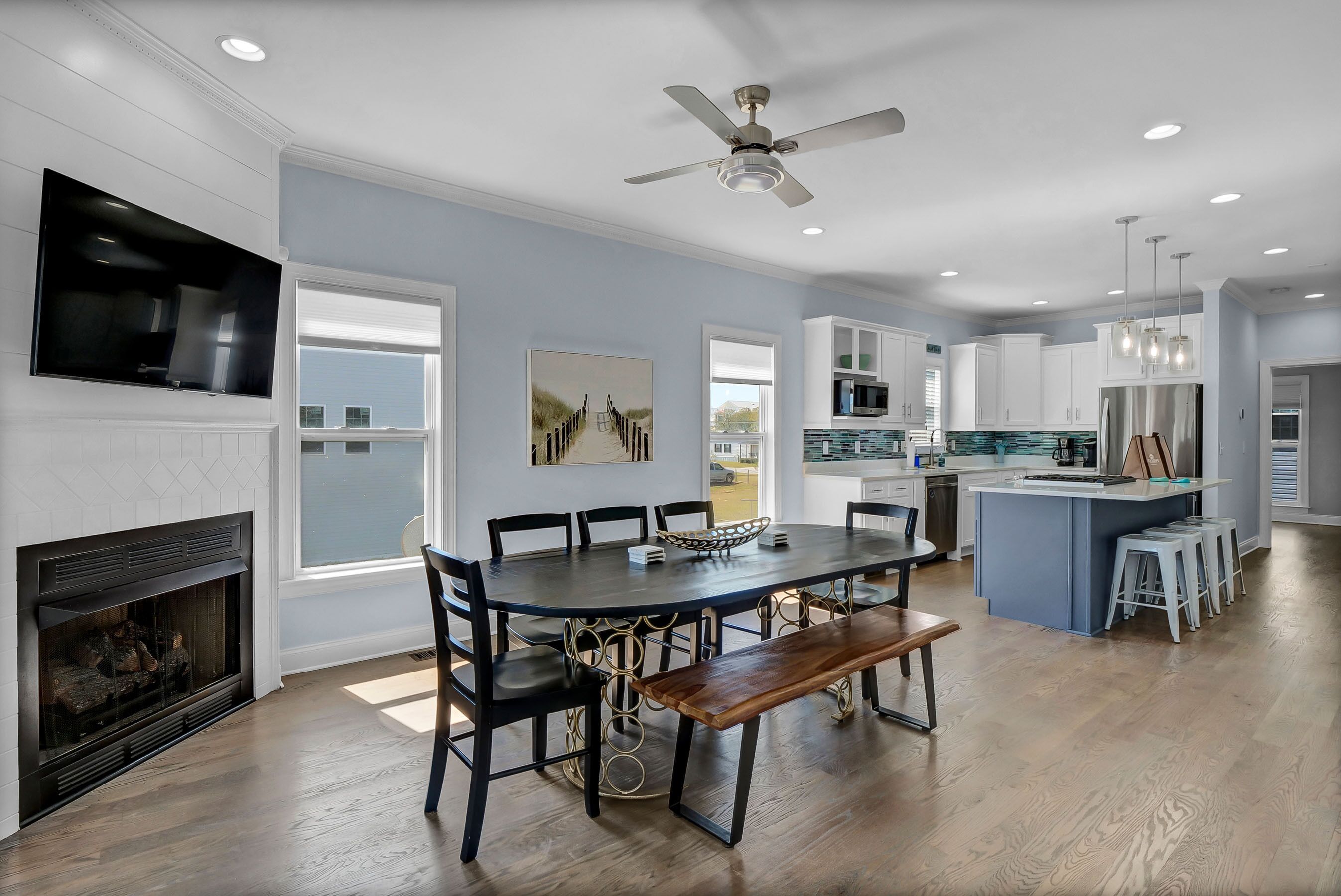 Relaxing 5br/5ba duplex with private elevator in Carolina Beach