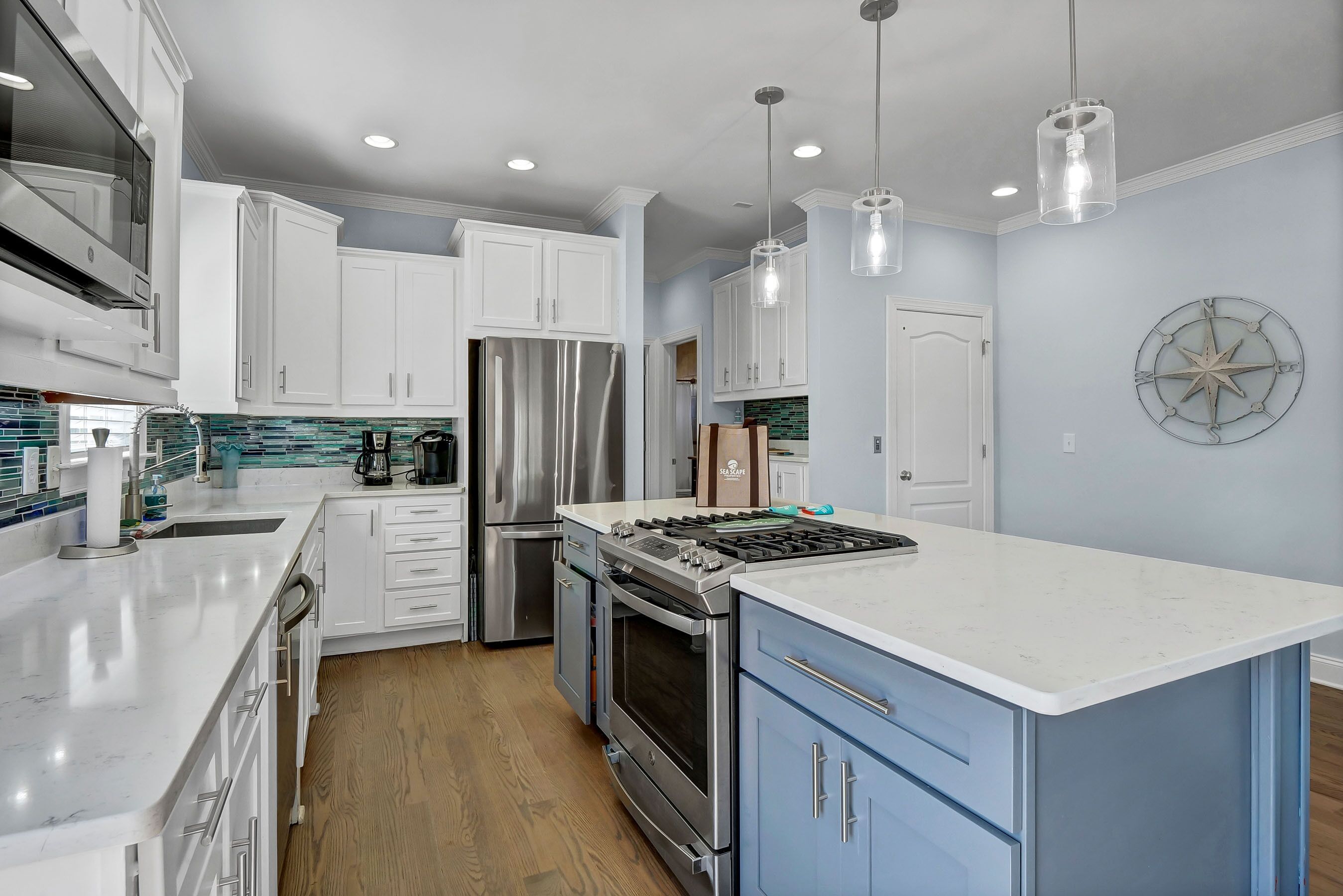 Relaxing 5br/5ba duplex with private elevator in Carolina Beach