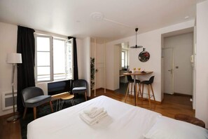 Iron/ironing board, WiFi, bed sheets