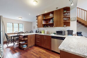 Réfrigérateur, four, plaque de cuisson, lave-vaisselle