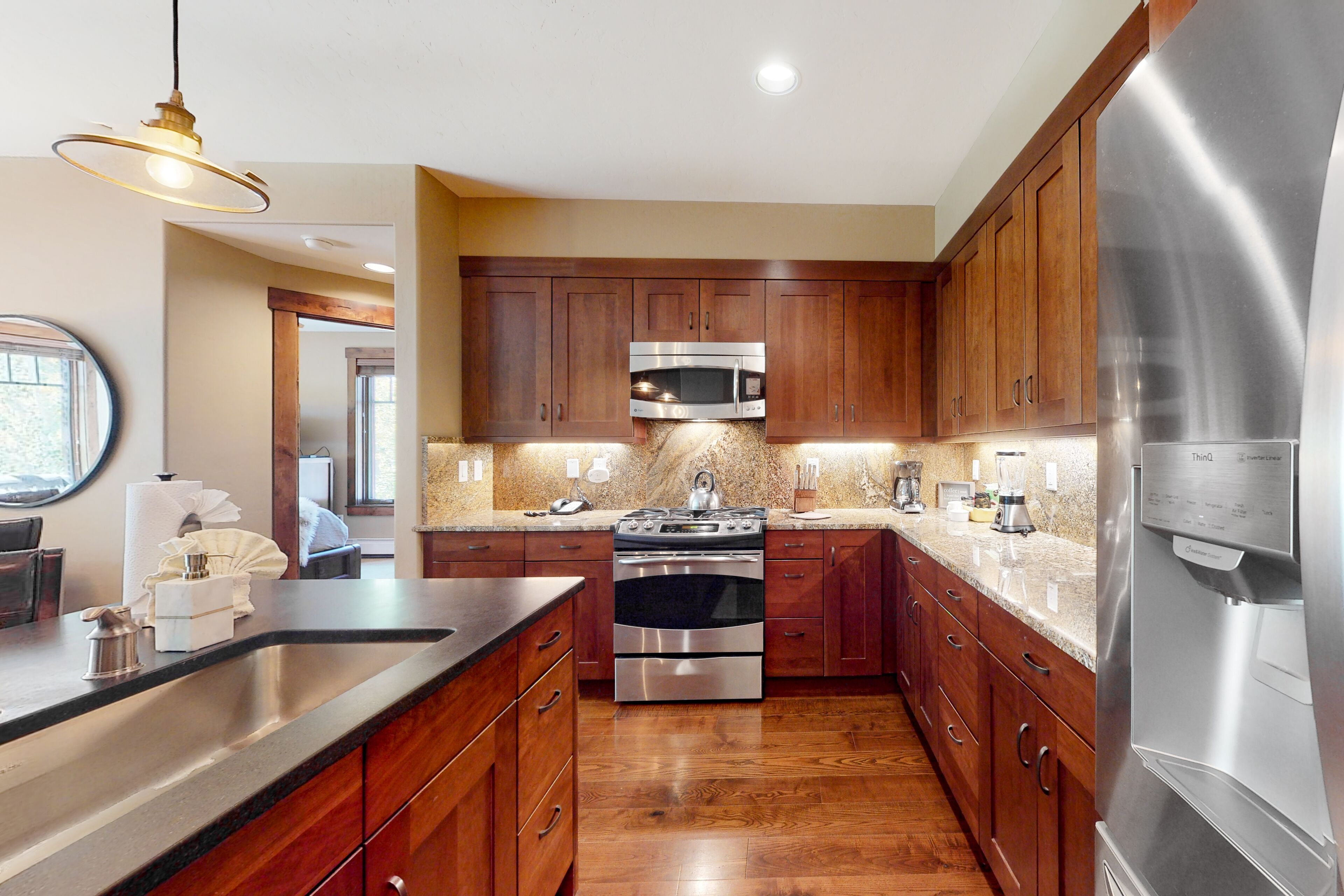 Upscale condo with heated pool, hot tubs & gym - walk to Breckenridge lifts