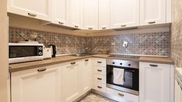 City-Apartment | Eigene Küche | Kühlschrank, Herdplatte, Kochgeschirr/Geschirr/Besteck