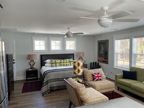 1 slaapkamer, een strijkplank/strijkijzer, gratis wifi, beddengoed