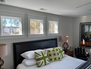 1 slaapkamer, een strijkplank/strijkijzer, gratis wifi, beddengoed